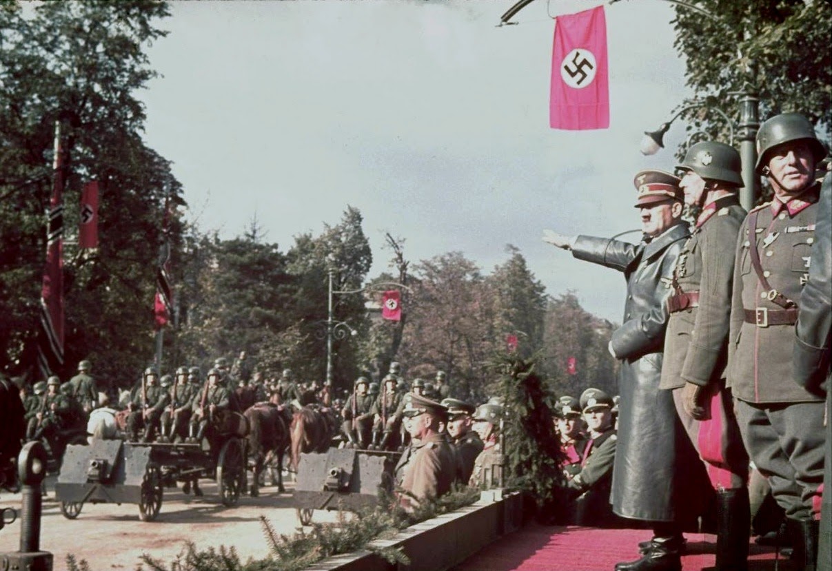 Гитлер в Варшаве 5 октября 1939